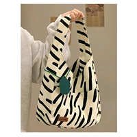 Рис белый [с висящим украшением] место