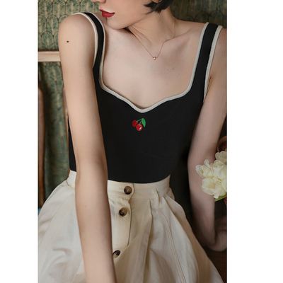 taobao agent Retro bra top, T-shirt, top with cups, French retro style, backless, fitted
