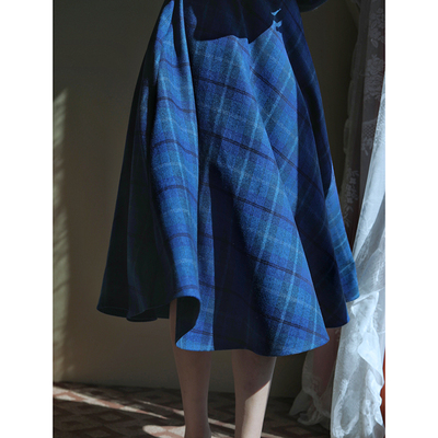 taobao agent Ching'S Klein blue hair checkered large skirt high waist high waist and thin Hepben style elegant umbrella skirt autumn