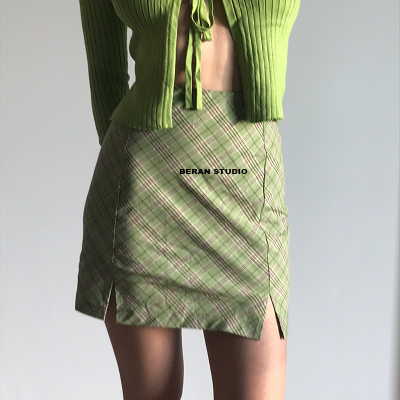 taobao agent Retro cute green colored fitted mini-skirt, pleated skirt, high waist, hip-accented