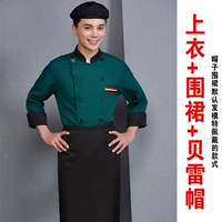 Зеленый лонгслив, черная юбка в складку, фартук, черный берет