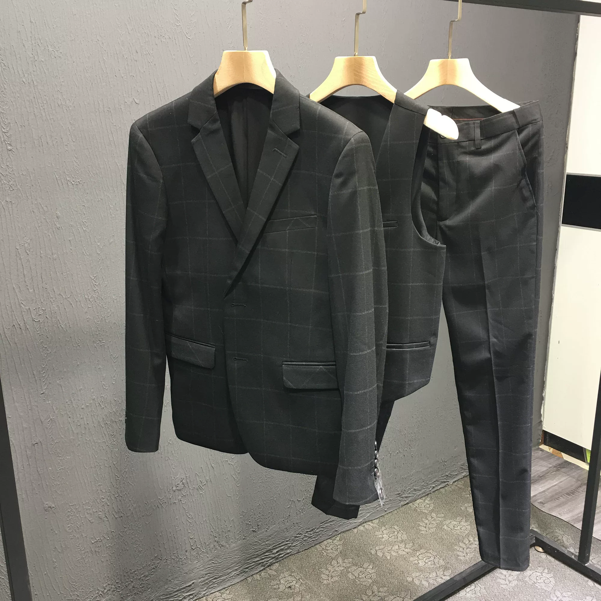 Black colored suit, men's demi-season set