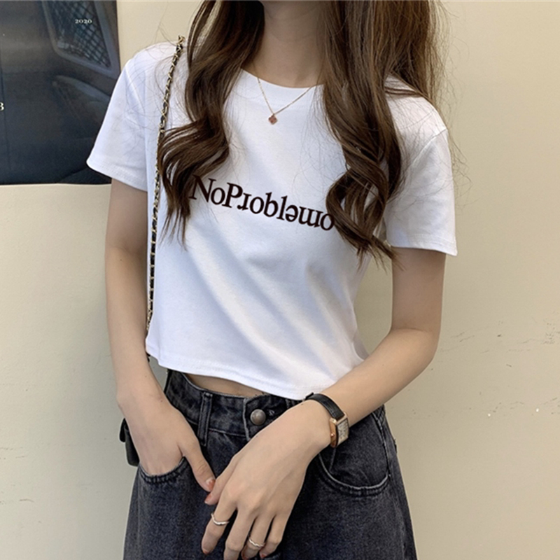Белая летняя укороченная черная футболка, slim fit, коллекция 2023