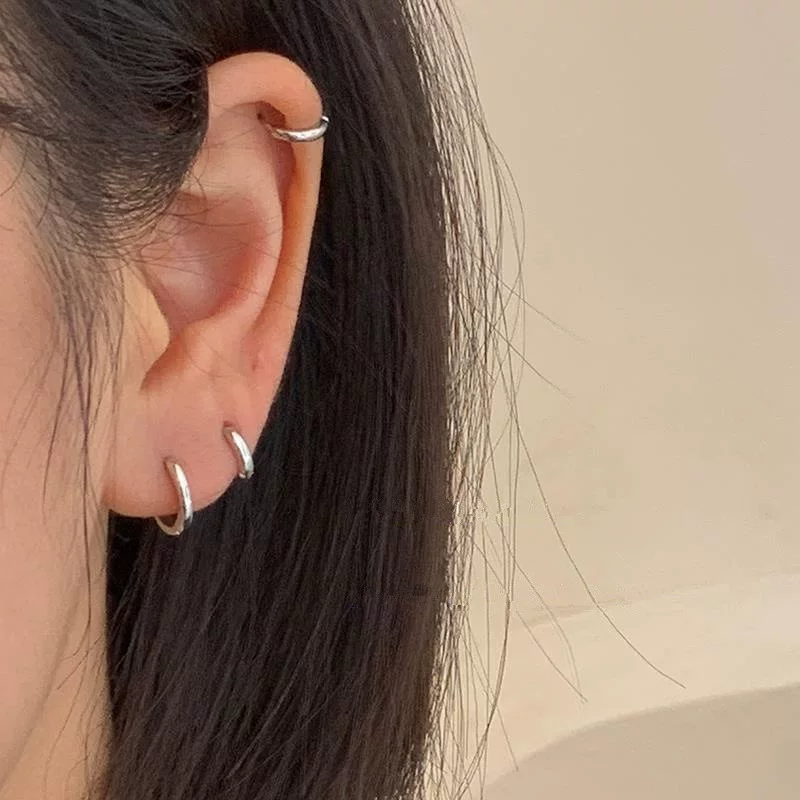 Small design universal hoop earrings, simple and elegant design, internet celebrity