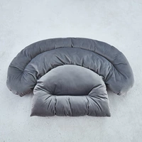 Глубокая серая подушка