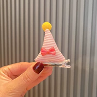 Розовая заколка для волос