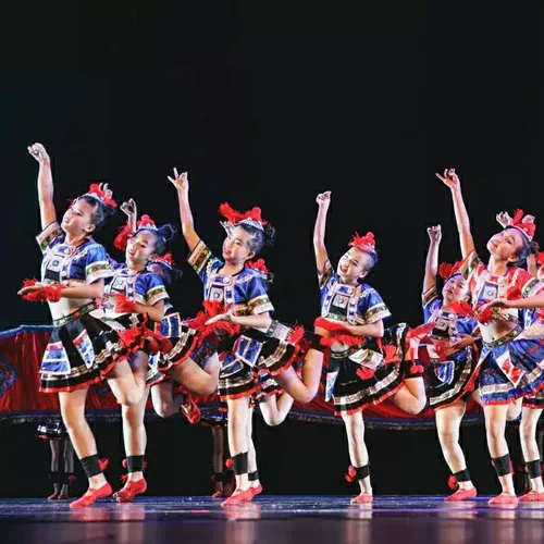 Yaoshan Caiyun Flying Dance Services Services Детская этническая одежда Miao Yao Performance Service Служба стиля Xiaohe