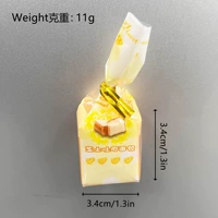 Желтый магнит на холодильник, тост, хлеб