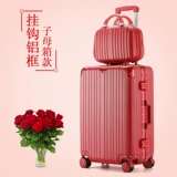 Красный чемодан для невесты, коробка