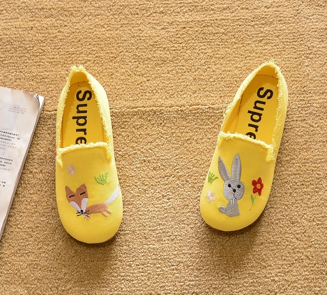 レディーススリッポン 動物刺繍キャンバス地幅広レディース履きやすい靴