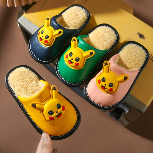 Детские зимние тапочки для мальчиков, удерживающие тепло мультяшные туфли