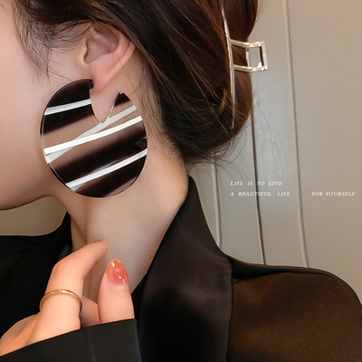taobao agent Acrylic advanced retro earrings, high-quality style, 2023 collection