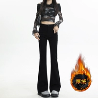 Черный (без прорезей) плотный бархат девять точек.