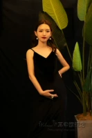 Черное бархатное платье-комбинация