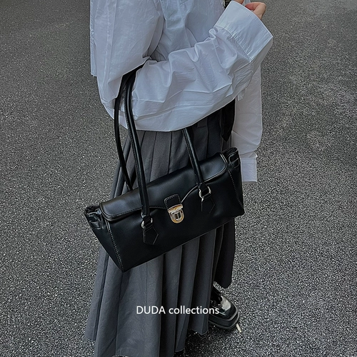 Вместительная и большая черная сумка на одно плечо, изысканный стиль, тренд сезона