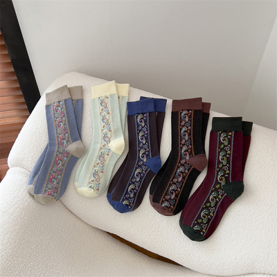 taobao agent Tide, demi-season retro Japanese socks, with embroidery