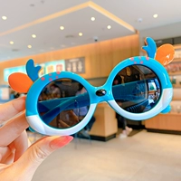 Светло -голубой маленький олень