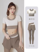 [Fake Two -Piece Short -Sleeved Set] Слоновая кость белый+цвет какао