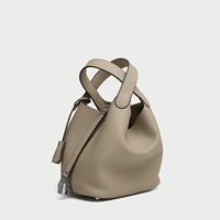 Слон серый большой