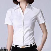 Белая мини-юбка, рубашка, V-образный вырез