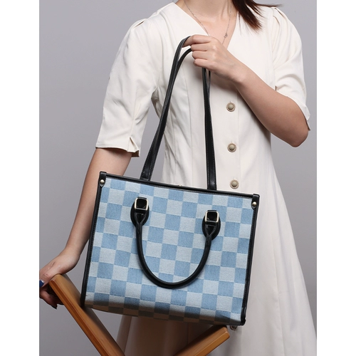 Вместительная и большая летняя небольшая дизайнерская сумка подмышку