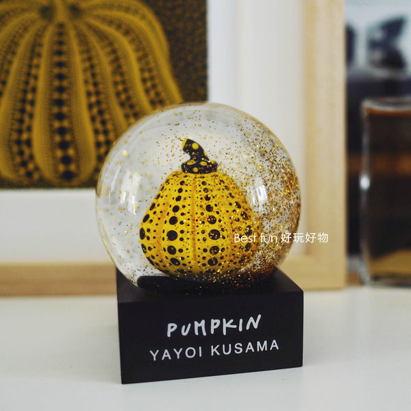 Предел Кусама Яйой Кусама Мать -монст тыква в горошек хрустальный шар украшение Городская бумага домой аксессуары