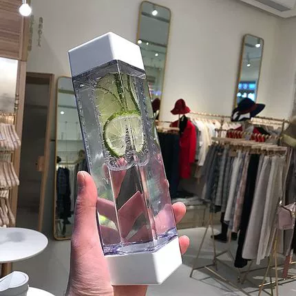 Бесплатная доставка Творческая чашка тенденция личности, простой основанный водяной чашку с двойным напитком двойной напиток двойной питье, принося чай непосредственно net ins пластиковая чашка