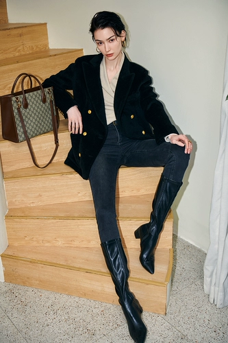 Пятно Fengjia узкое роскошное черное золото Сули альпака благородное ретро золотое пальто на пуговицах короткое пальто WT0427