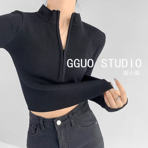 Трикотажный базовый приятный телу свитер, короткий приталенный лонгслив, в западном стиле