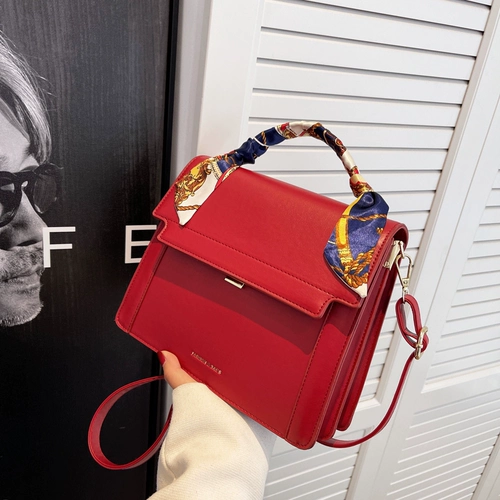 Красная вместительная и большая сумка через плечо для невесты, изысканный стиль