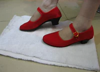Юньнань Йилианг Национальная талия барабанная барабанная обувь Янге танцевальная обувь/пластиковое дно Пекинское среднее каблук Красный