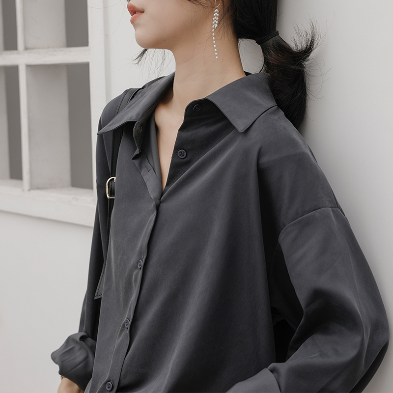 冷淡风垂感高级灰色衬衫女设计感宽松复古雪纺上衣内搭叠穿黑衬衣