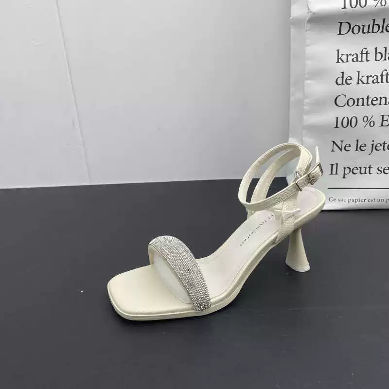 Summer sandals with a strap, 24 years, high-end