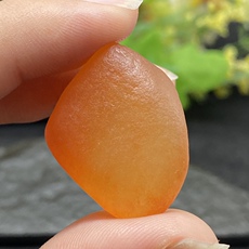 Ювелирные камни 精品金丝玉原石/乌尔禾宝石光原石