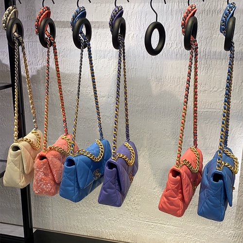 Классическая цепь на цепочке, сумка на одно плечо