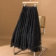 Черная длинная юбка, с акцентом на бедрах, для формы тела «груша», французский стиль, в стиле Шанель, рыбий хвост