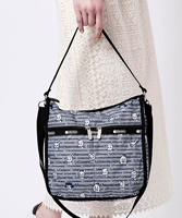 Серая базовая английская девушка