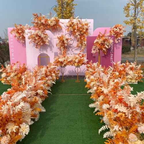 Новая свадебная цветочная сцена сцены декоративное фальшивое цветочное свадебное симуляция дороги, цветы, подиума по взлетно -посадочной полосу