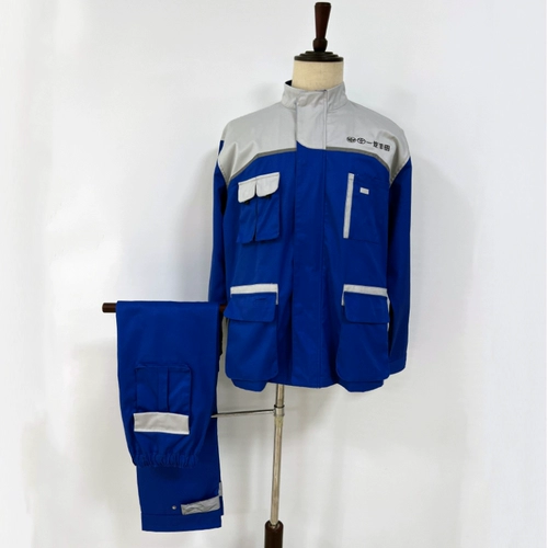 New Faw Toyota 4S хранят новые энергии осень и зима после техника по техническому обслуживанию.