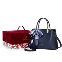 Синяя красная подарочная коробка