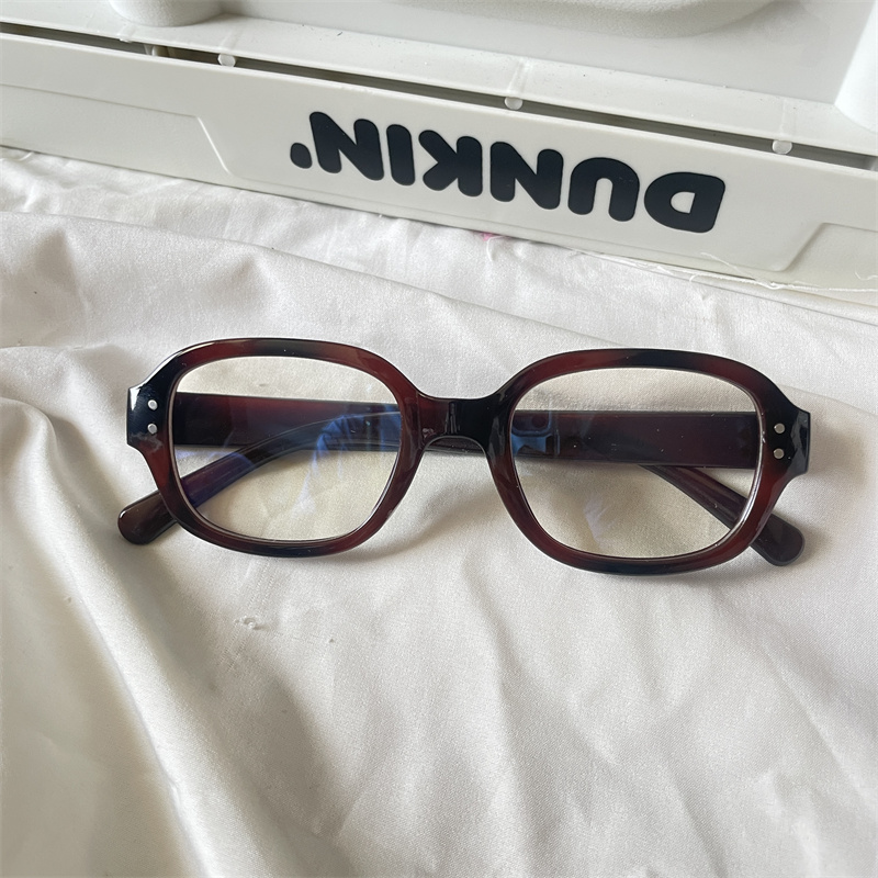 Off-white, small square flat light, red leopard pattern