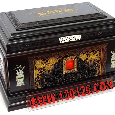 店铺内300多个品种骨灰盒批发 经典 柚檀木