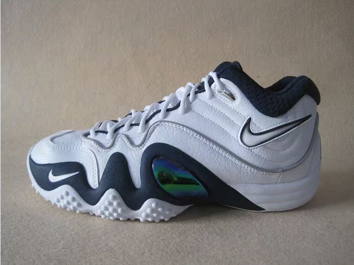 

баскетбольные кроссовки Nike ZOOM UPTEMPO 366570-141