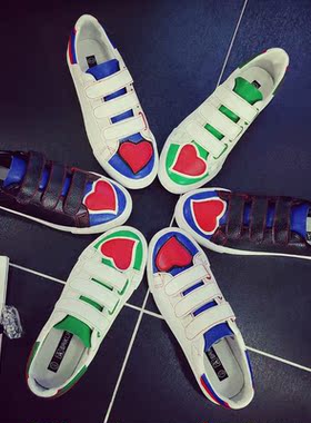 爱逛街为您找到时尚魔术贴运动鞋相关的宝贝,您可以在下面的板块中