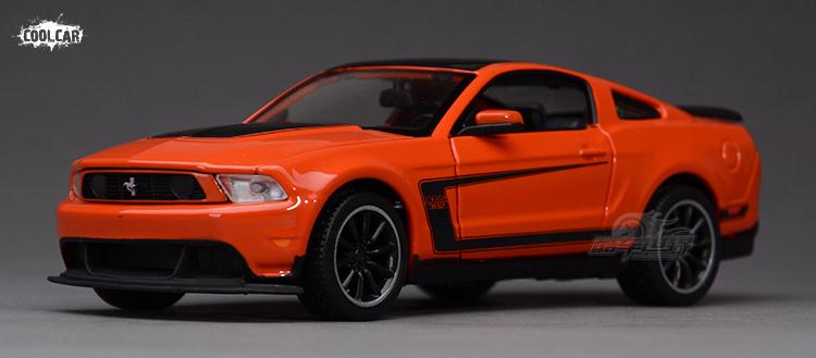 

Модель машины Singing sand months 1:24 FORD Mustang BOSS302