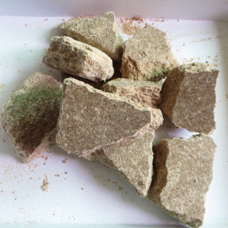 糠饼块 500克1袋 打窝饵糠饼鱼饵 钓饵 窝料 麸饼块 钓鱼饵