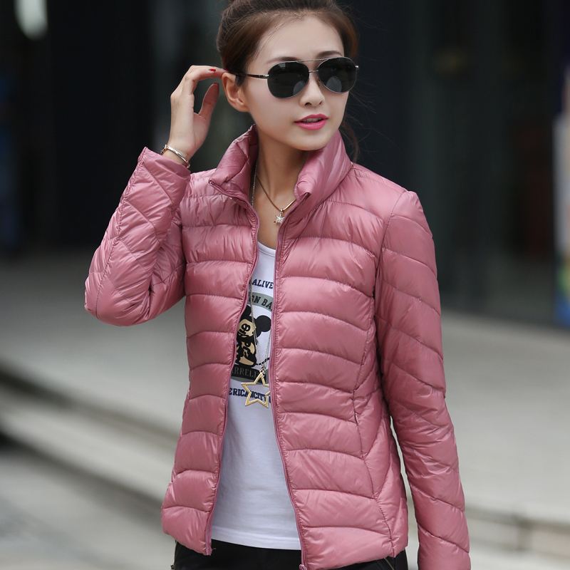 Какие куртки в моде фото. Куртка юникло розовая. Пуховая куртка Uniqlo женская 2021. Юникло куртки женские 2022. Осенняя куртка.