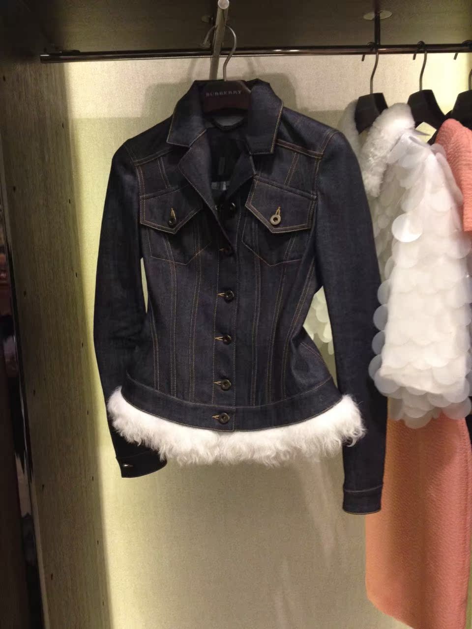

Короткая куртка Burberry 45300191