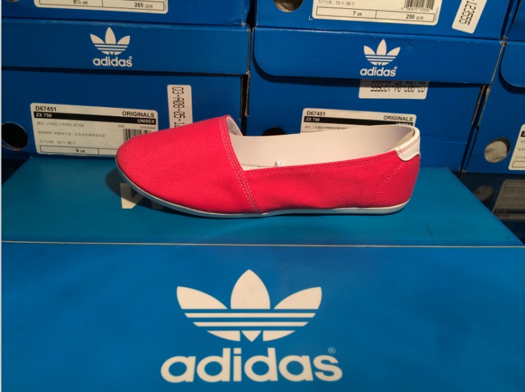 

кроссовки Adidas Q20441