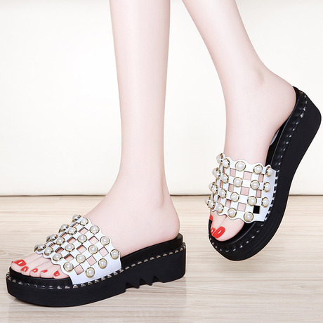 爱逛街为您找到坡跟厚底拖鞋相关的宝贝,您可以在下面的板块中挑选